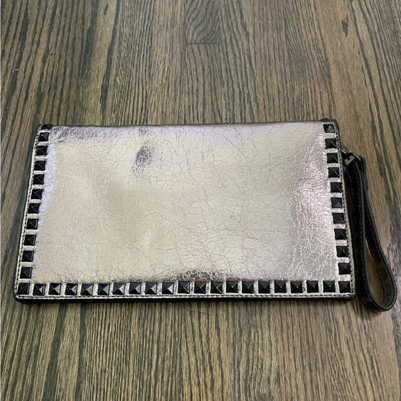 INZI metallic studded wristlet clutch bag - Picture 3 of 8